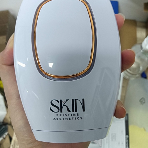 NWB! AT HOME Laser Hair Removal Device in White-IPL SKIN by PRISTINE AESTHETICS - Picture 5 of 6